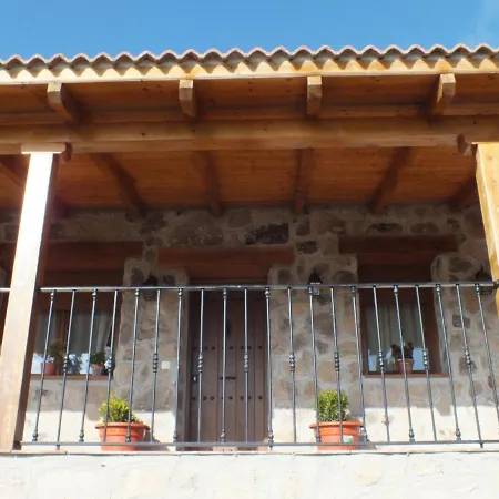 Moderna Casa De Piedra Maello