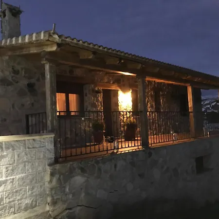 Moderna Casa De Piedra Maello