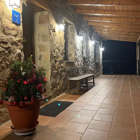 Moderna Casa De Piedra Maello