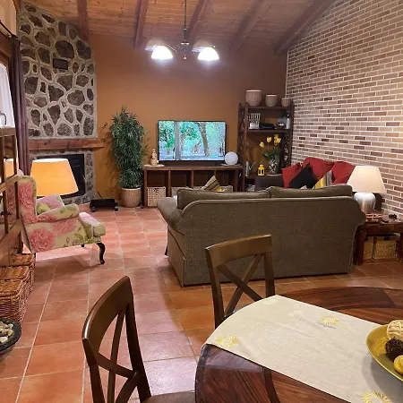 Moderna Casa De Piedra Maello