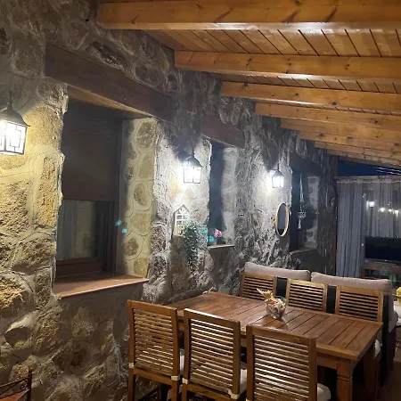 Moderna Casa De Piedra * Maello