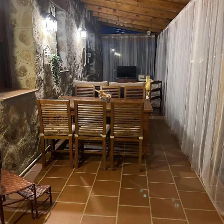 Moderna Casa De Piedra Maello
